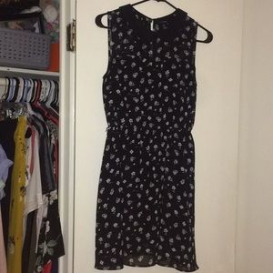 Sleeveless Flower print dress with collar